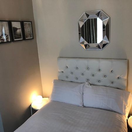 3 Double Bed Brittania Styled Central Home Near Lfc Sleeps 6 With Free Business Super Fast Fibre Broadband Liverpool Luaran gambar