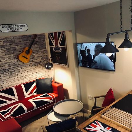 3 Double Bed Brittania Styled Central Home Near Lfc Sleeps 6 With Free Business Super Fast Fibre Broadband Liverpool Luaran gambar